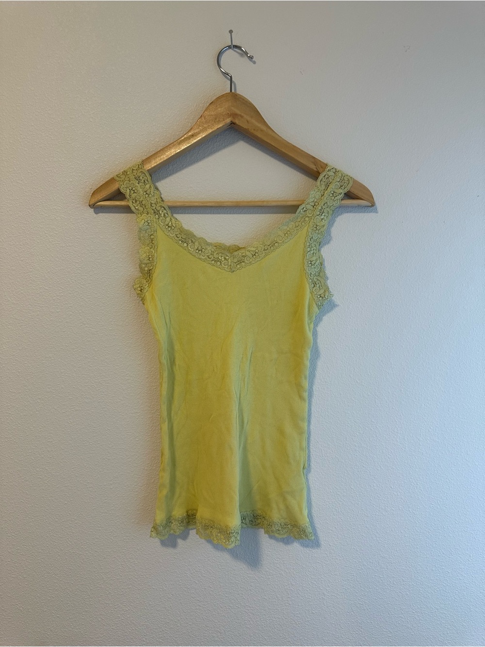 Uniqlo Lace-Trim Sleeveless Camisole - Yellow